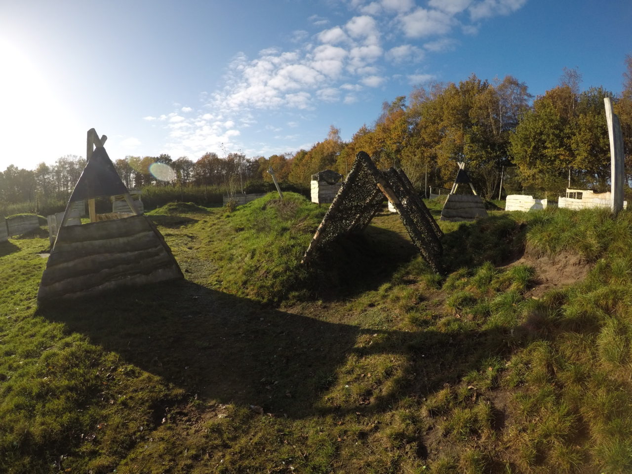 Zonsondergang op paintballveld